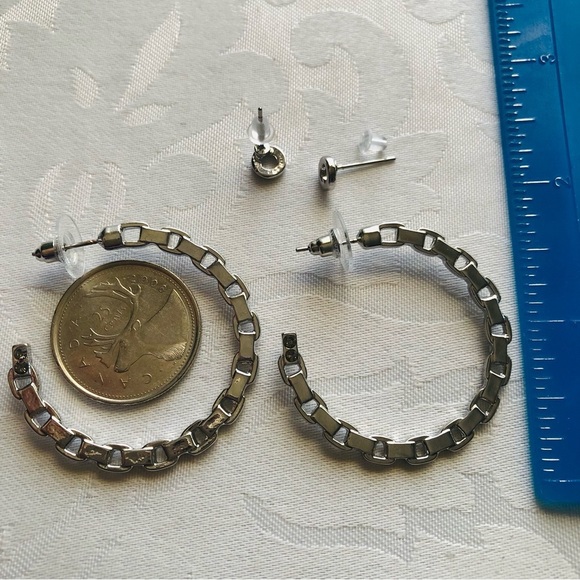 💜3/$30 Double Piercing Silver set of stud and Chain Hoops Torrid - Picture 2 of 6